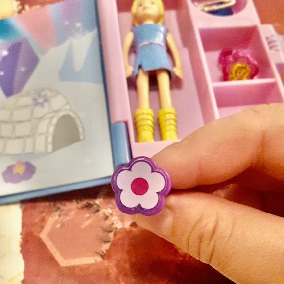 Polly Pocket Pop Up Destinations Guidebook Artic Angel Stamp Kit Playset - Picture 8 of 10